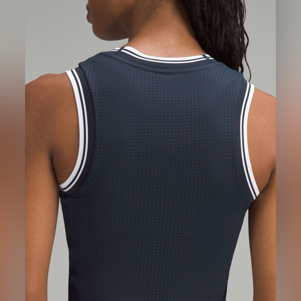 Lululemon Varsity Scoop Neck Cropped Tennis Tank Top Medium Support B/C Cup Navy - Picture 5 of 6